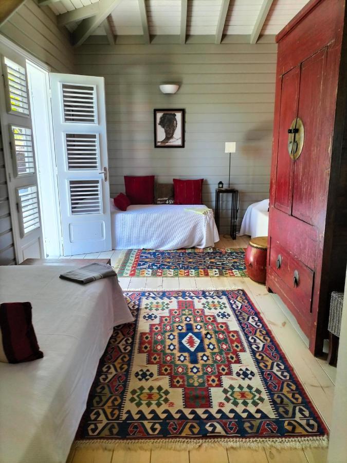 La Maison Bleue - Les Hauts De La Baie Terre-de-Bas Bagian luar foto