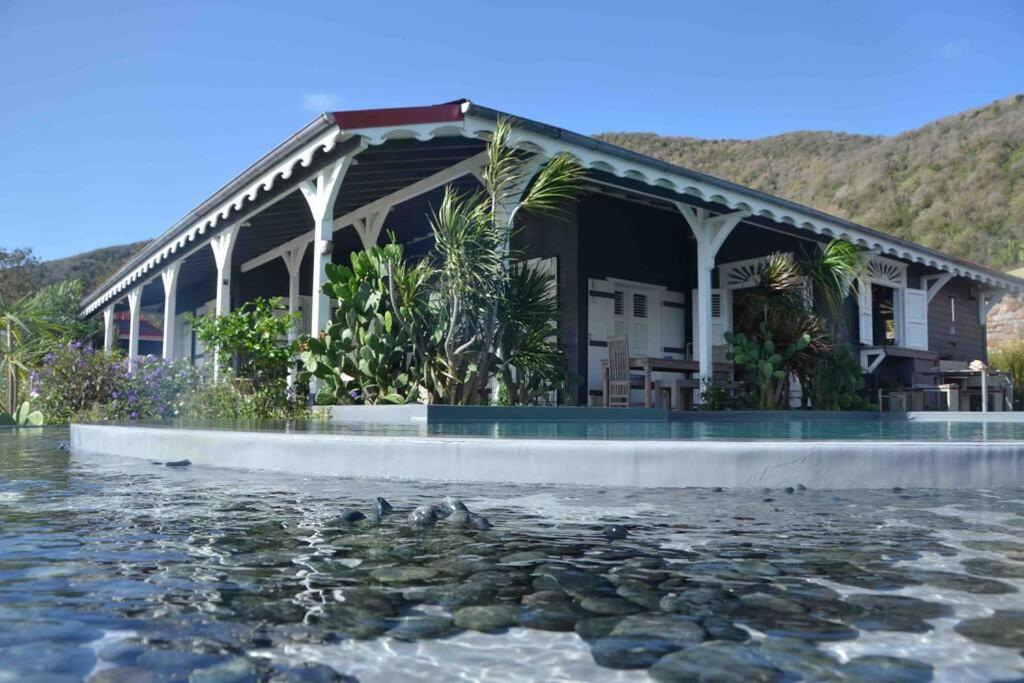 La Maison Bleue - Les Hauts De La Baie Terre-de-Bas Bagian luar foto